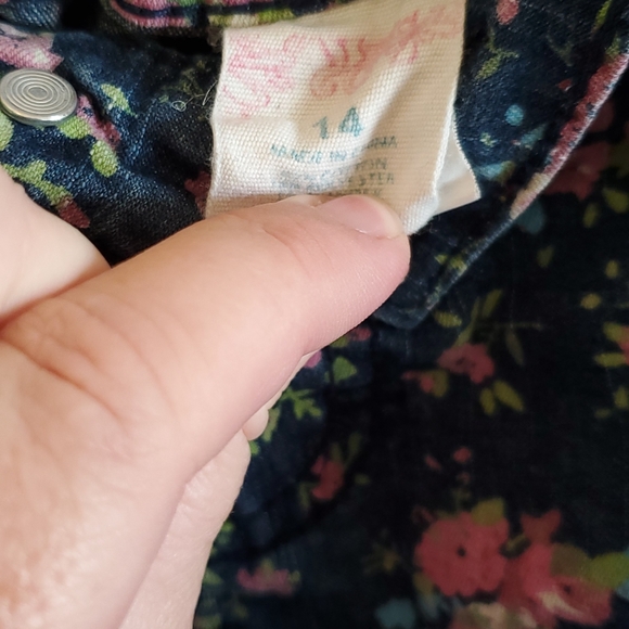 Free Planet flower jean cutoff rolled shorts 14 - Picture 3 of 6